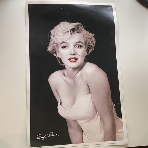 ⭐️SOLD⭐️Marilyn Monroe 11x17 Print - Picture 2 of 4